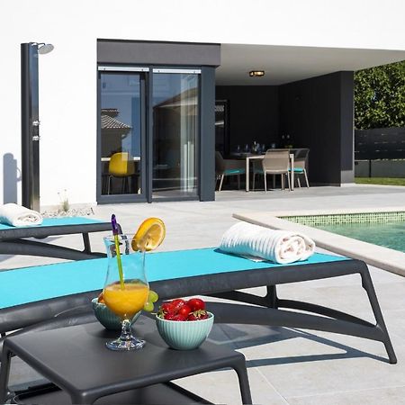 Modern 3-Bedroom Villa With A Private Pool Pula Exterior photo