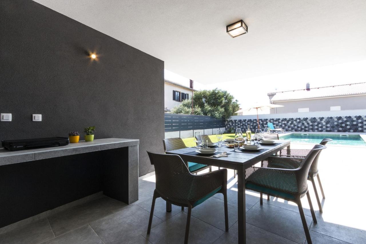Modern 3-Bedroom Villa With A Private Pool Pula Exterior photo