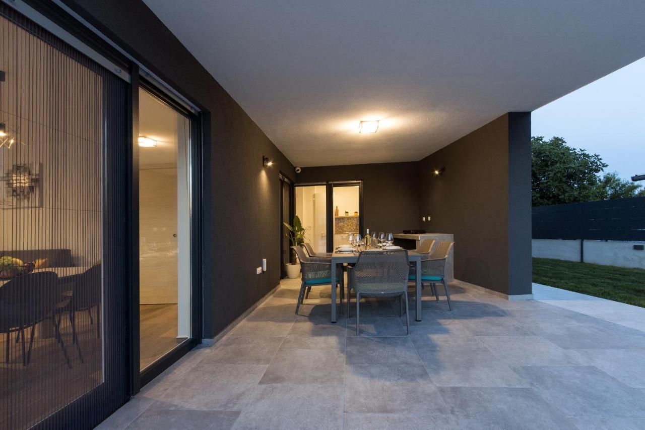Modern 3-Bedroom Villa With A Private Pool Pula Exterior photo